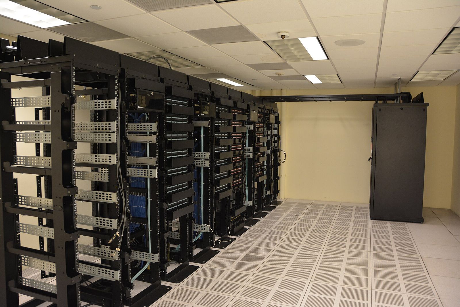 Data centre server racks Rows of server racks in a data centre, illustrating how Russian ISPs throttle Cloudflare CDN traffic